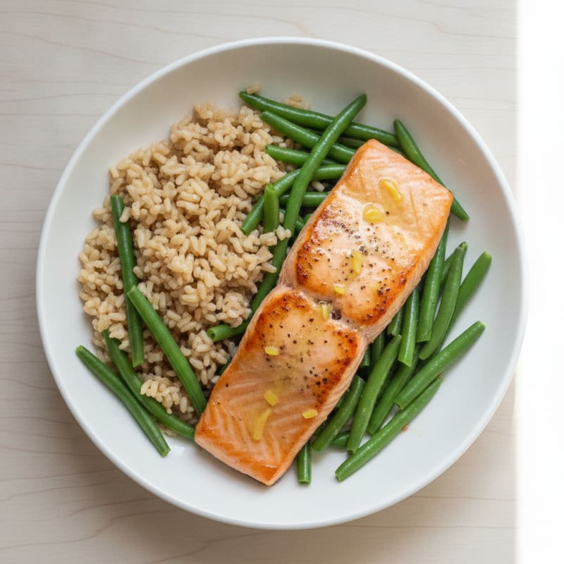 Seared Salmon Filet with Steamed Green Beans and Brown Rice