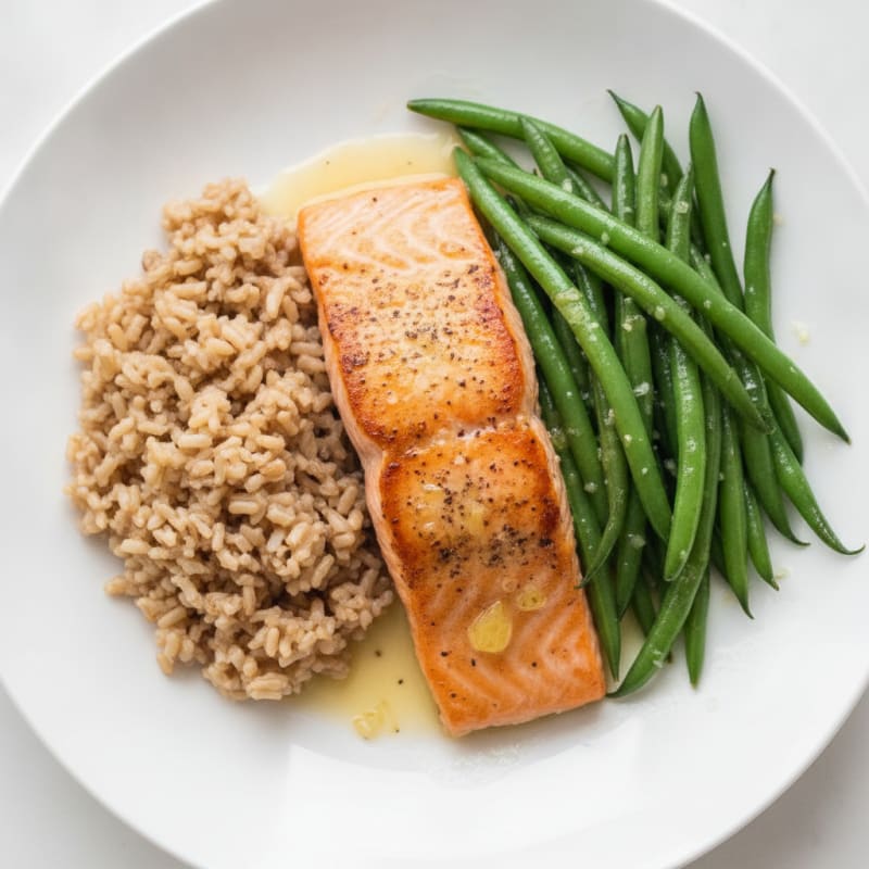 Seared Salmon with Steamed Green Beans and Brown Rice