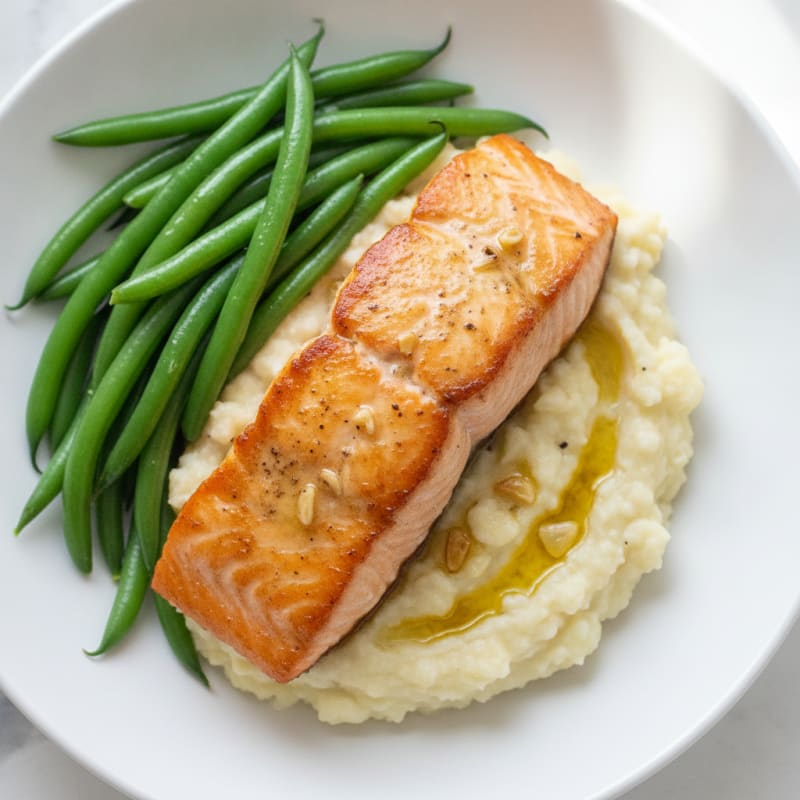 Seared Salmon with Steamed Green Beans and Garlic Cauliflower Mash