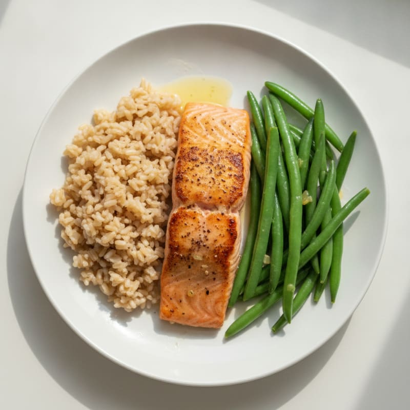Seared Salmon Fillet with Steamed Green Beans and Brown Rice