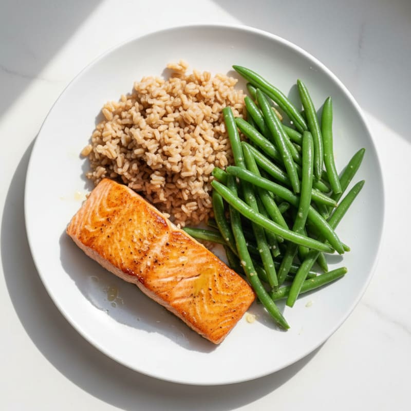 Seared Salmon with Steamed Green Beans and Brown Rice