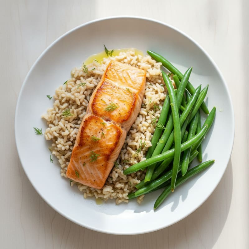 Seared Salmon Filet with Steamed Green Beans and Brown Rice