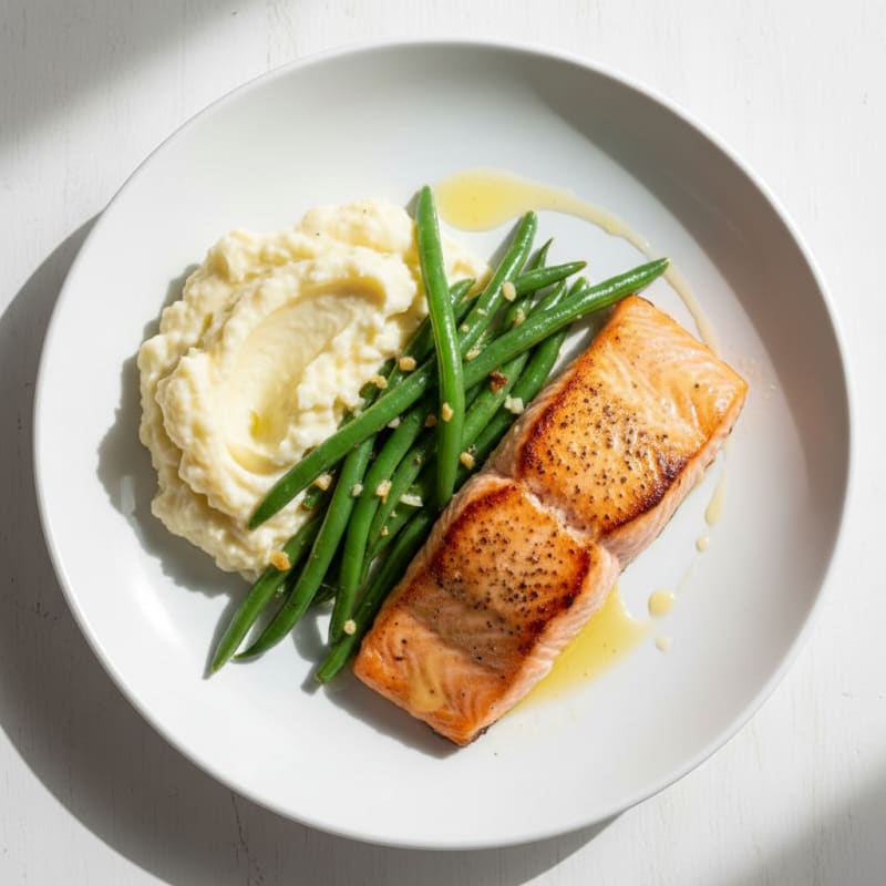 Seared Salmon Fillet with Garlic Green Beans and Mashed Cauliflower