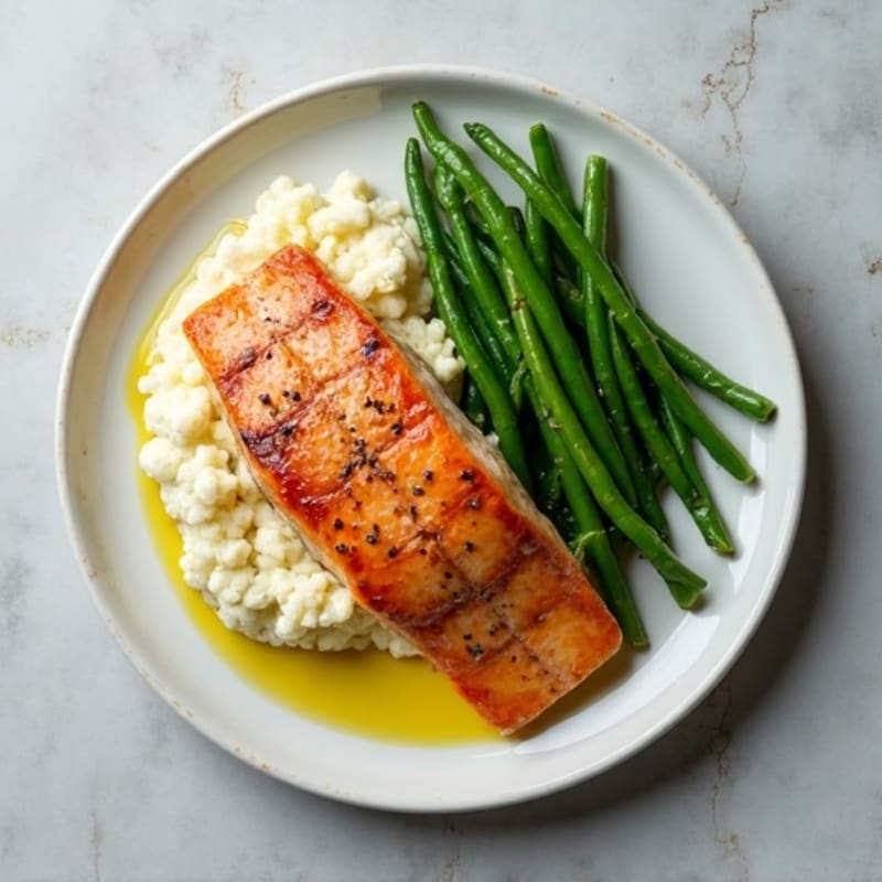 Seared Salmon Fillet with Steamed Green Beans and Mashed Cauliflower