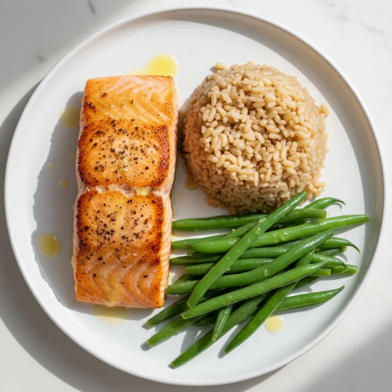 Seared Salmon with Steamed Green Beans and Brown Rice
