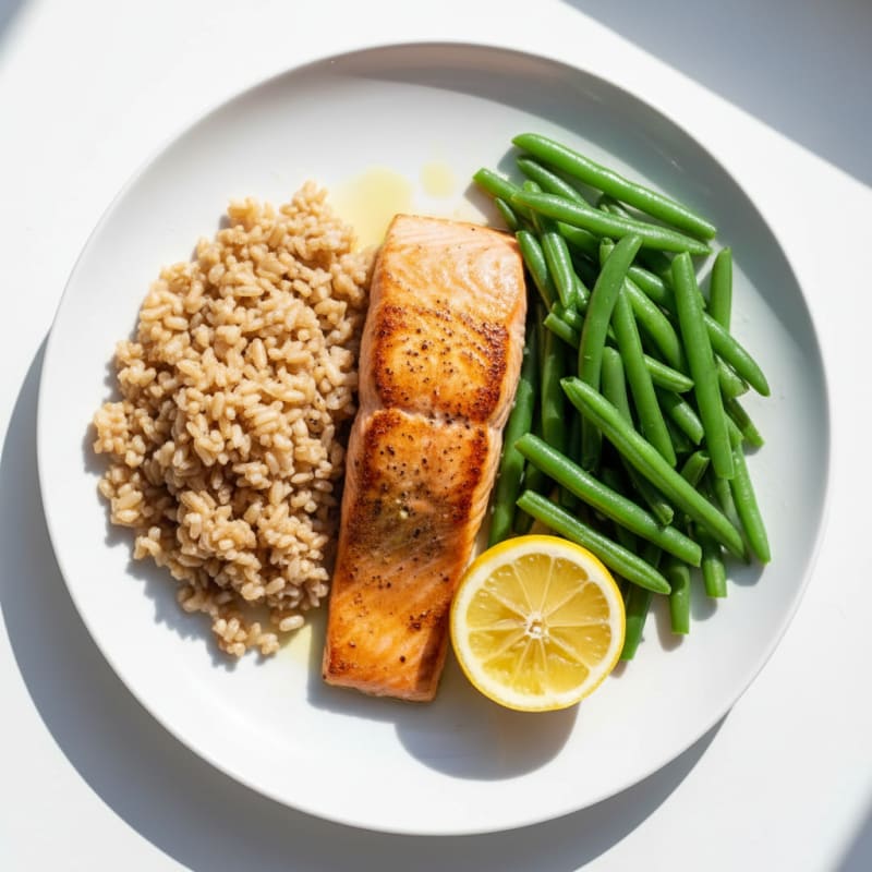 Seared Salmon Filet with Steamed Green Beans and Brown Rice