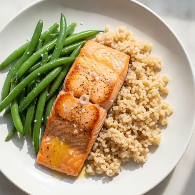 Seared Salmon Filet with Steamed Green Beans and Brown Rice