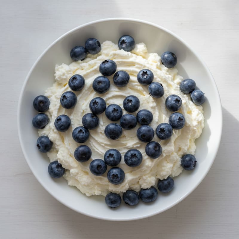 Silky Low-Fat Cottage Cheese and Blueberry Bowl