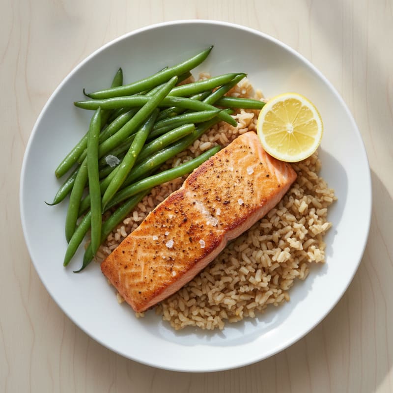 Seared Salmon Filet with Steamed Green Beans and Brown Rice