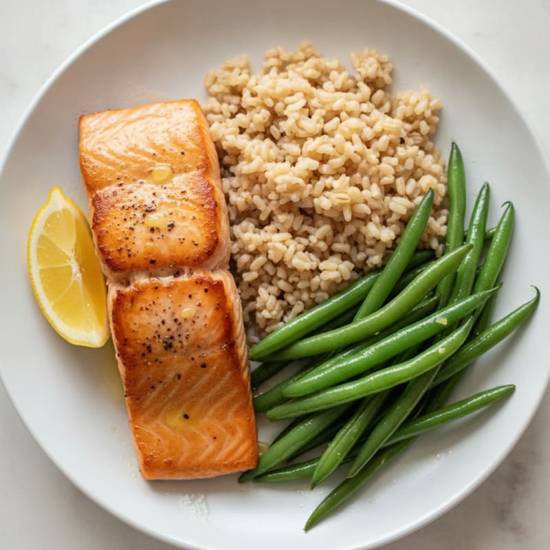 Seared Salmon with Steamed Green Beans and Brown Rice