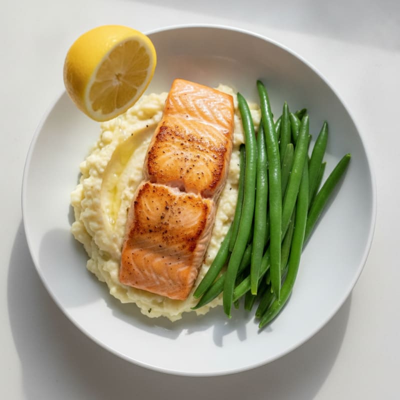 Seared Salmon with Steamed Green Beans and Garlic Cauliflower Mash