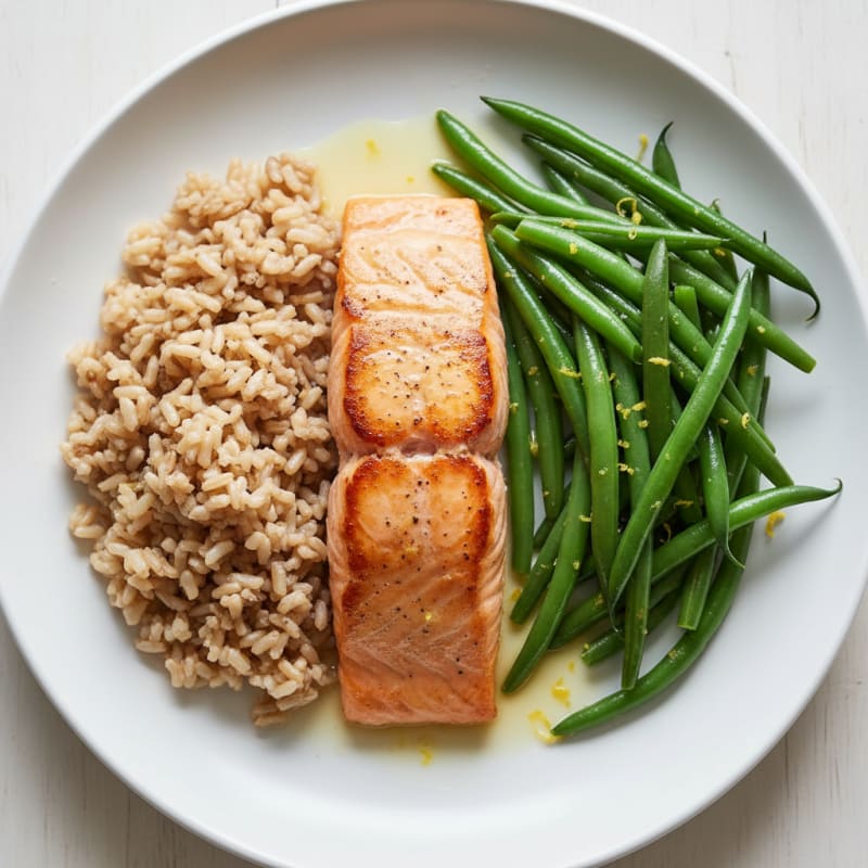 Seared Salmon Fillet with Steamed Green Beans and Brown Rice