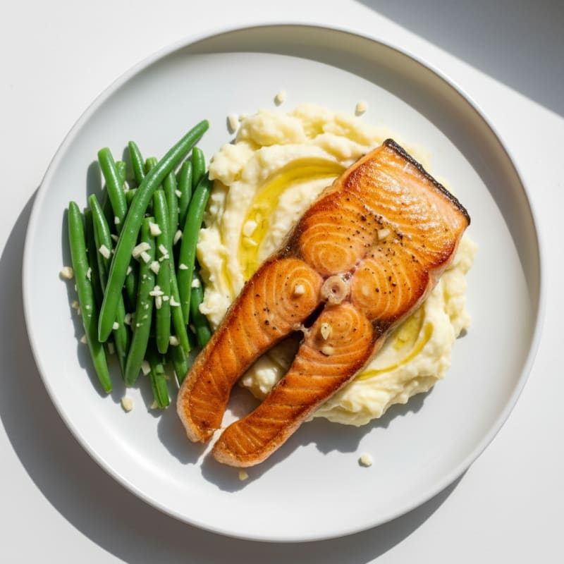 Seared Salmon Fillet with Steamed Green Beans and Garlic Mashed Potatoes