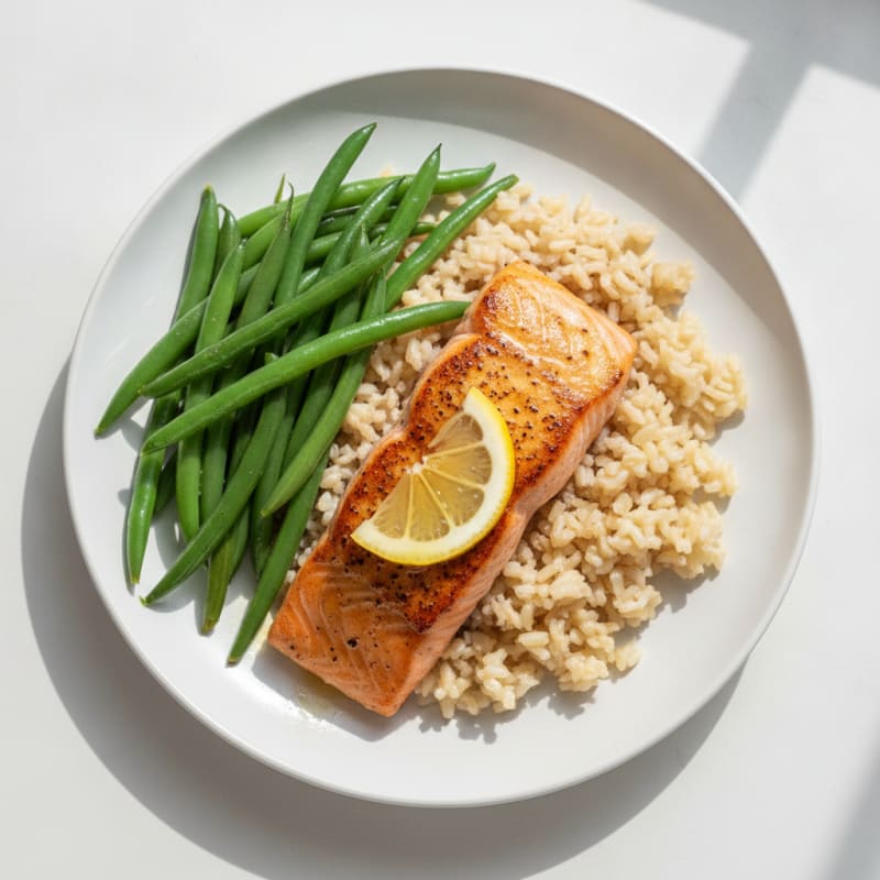 Seared Salmon Filet with Steamed Green Beans and Brown Rice