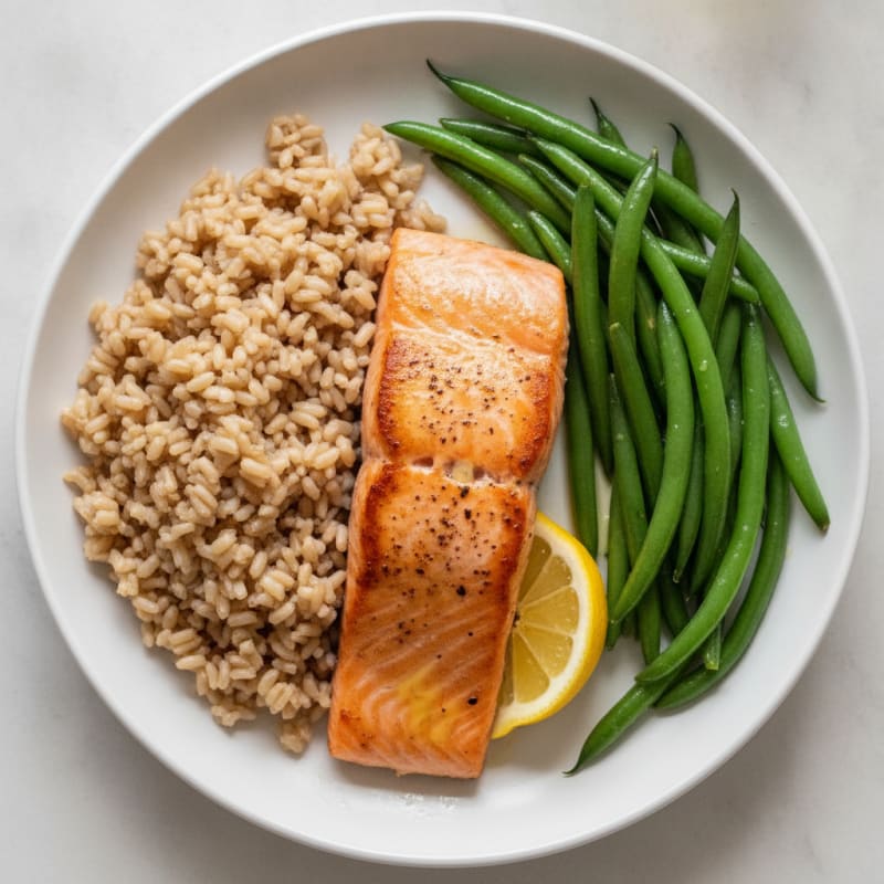 Seared Salmon with Steamed Green Beans and Brown Rice