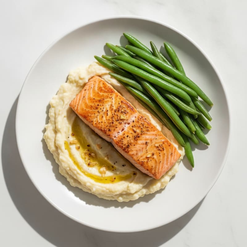 Seared Salmon with Steamed Green Beans and Garlic Cauliflower Mash
