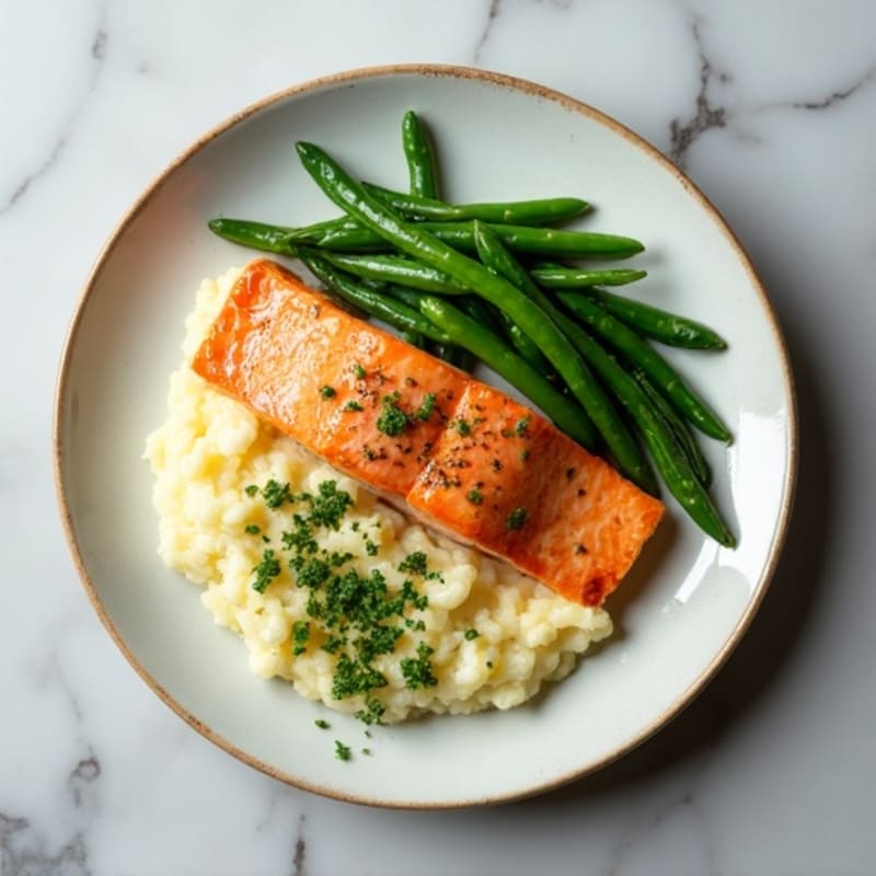 Seared Salmon Fillet with Steamed Green Beans and Cauliflower Mash