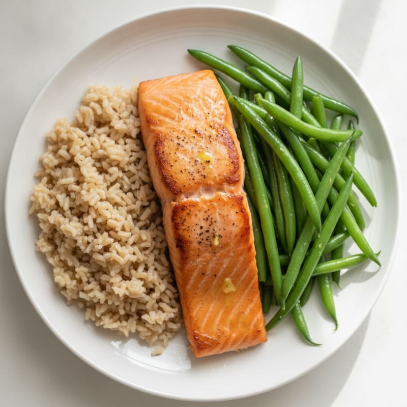 Seared Salmon Fillet with Steamed Green Beans and Brown Rice