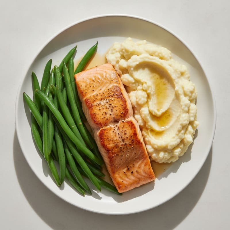 Seared Salmon Fillet with Steamed Green Beans and Garlic Mashed Cauliflower