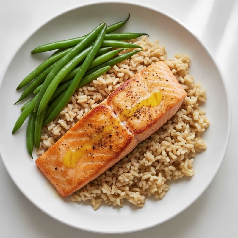 Seared Salmon Fillet with Steamed Green Beans and Brown Rice