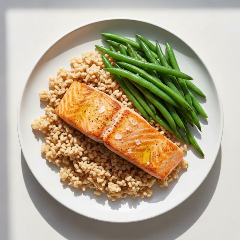 Seared Salmon Filet with Steamed Green Beans and Brown Rice