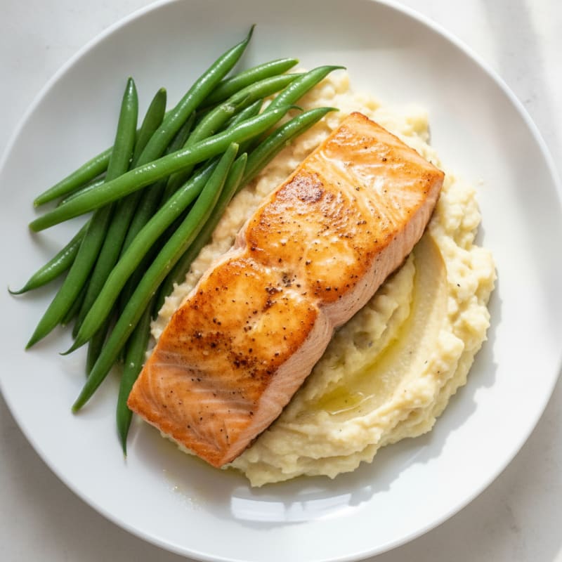 Seared Salmon with Steamed Green Beans and Garlic Cauliflower Mash