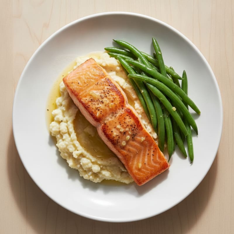 Seared Salmon with Steamed Green Beans and Garlic Cauliflower Mash