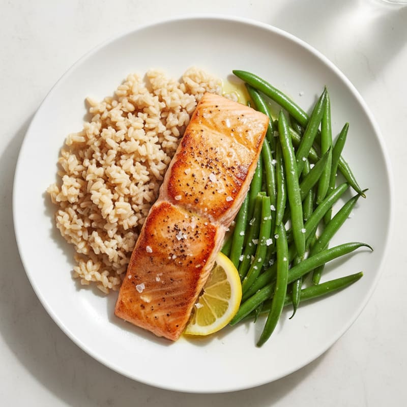 Seared Salmon with Steamed Green Beans and Brown Rice