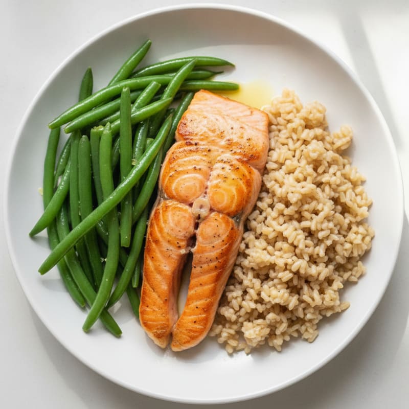 Seared Salmon Fillet with Steamed Green Beans and Brown Rice