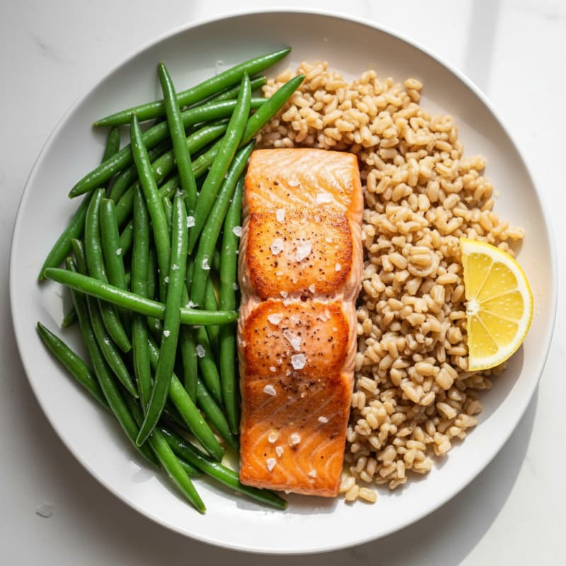 Seared Salmon Fillet with Steamed Green Beans and Brown Rice