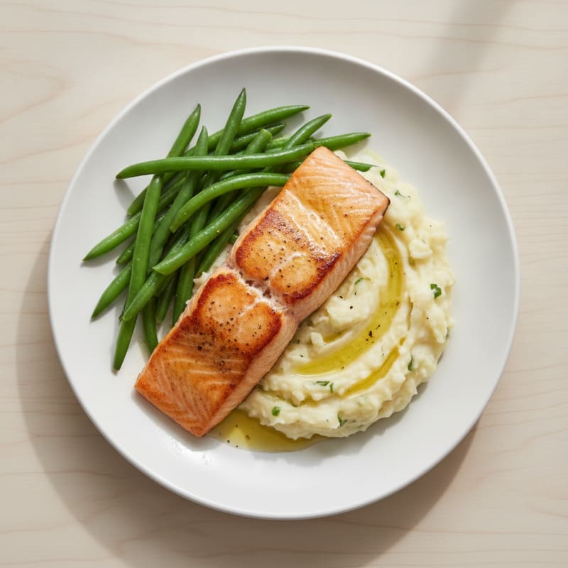 Seared Salmon Fillet with Steamed Green Beans and Garlic Mashed Potatoes