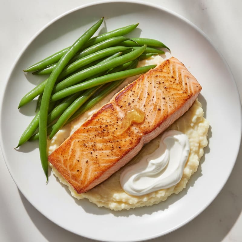 Seared Salmon with Steamed Green Beans and Garlic Cauliflower Mash