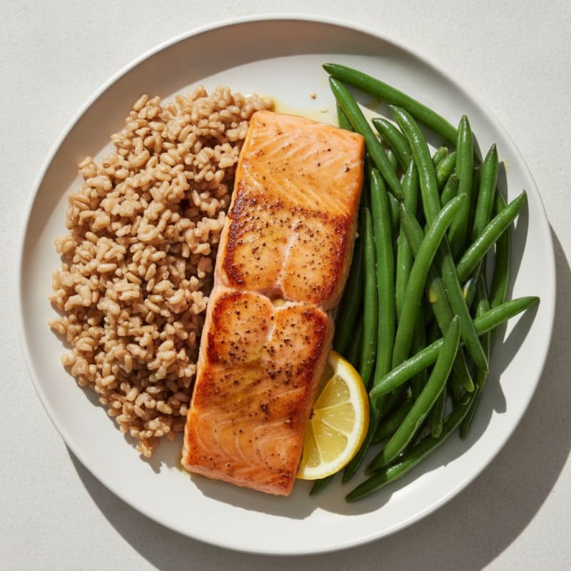 Seared Salmon Filet with Steamed Green Beans and Brown Rice