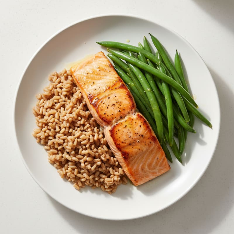 Seared Salmon Filet with Steamed Green Beans and Brown Rice