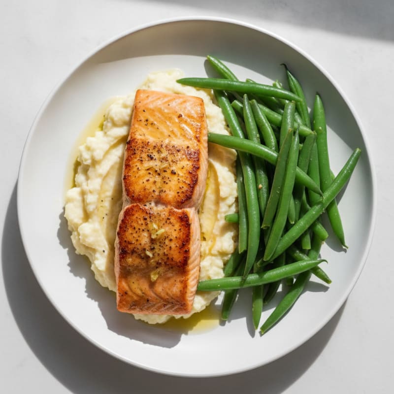 Seared Salmon with Steamed Green Beans and Cauliflower Mash