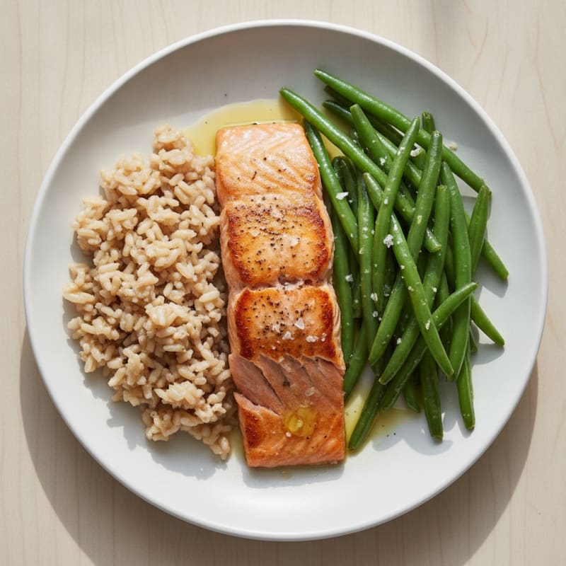 Seared Salmon Fillet with Steamed Green Beans and Brown Rice