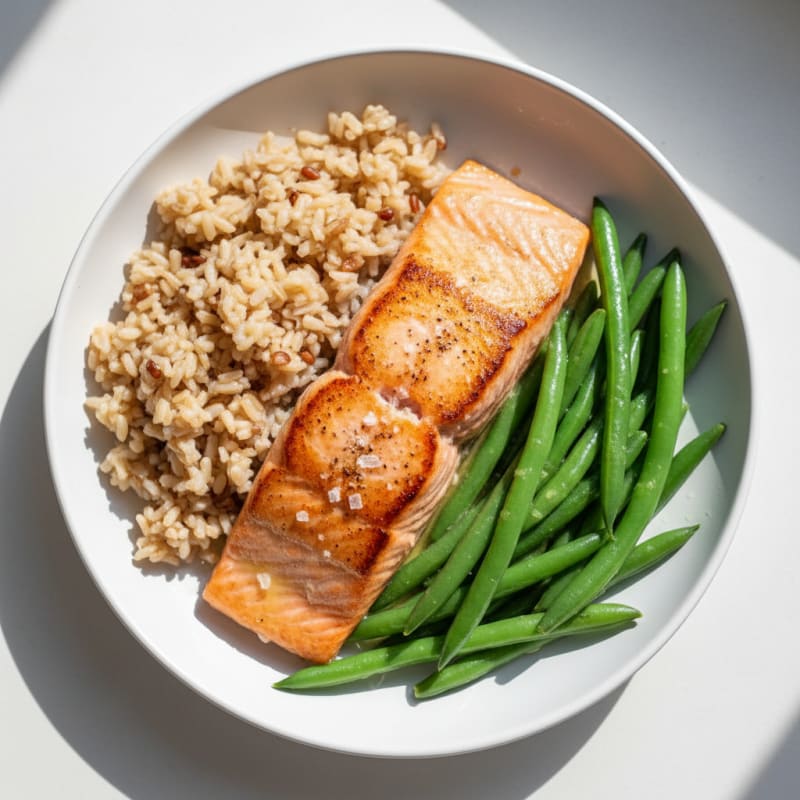 Seared Salmon with Steamed Green Beans and Brown Rice