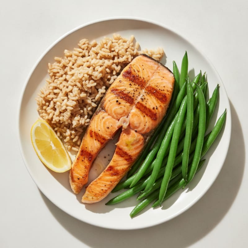 Seared Salmon Filet with Steamed Green Beans and Brown Rice