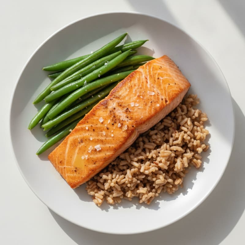 Seared Salmon Filet with Steamed Green Beans and Brown Rice