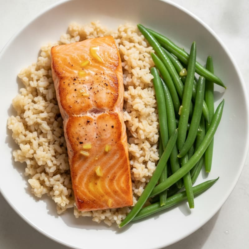 Seared Salmon with Steamed Green Beans and Brown Rice