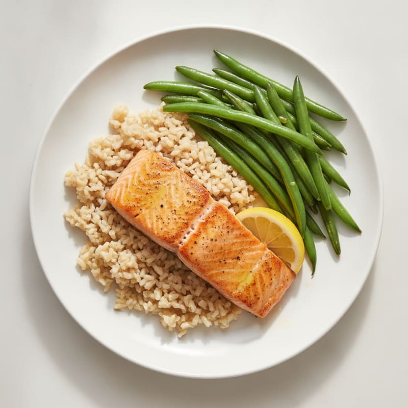 Seared Salmon Filet with Steamed Green Beans and Brown Rice