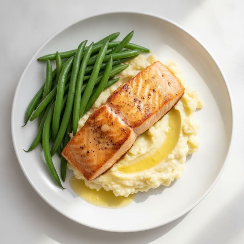 Seared Salmon with Steamed Green Beans and Garlic Mashed Cauliflower