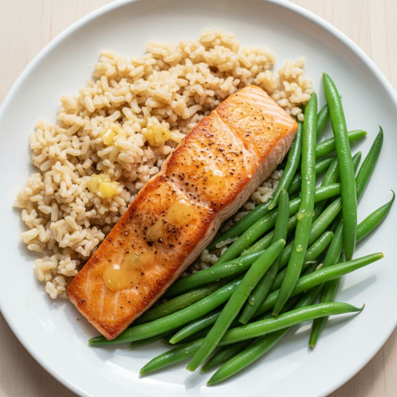 Seared Salmon with Steamed Green Beans and Brown Rice