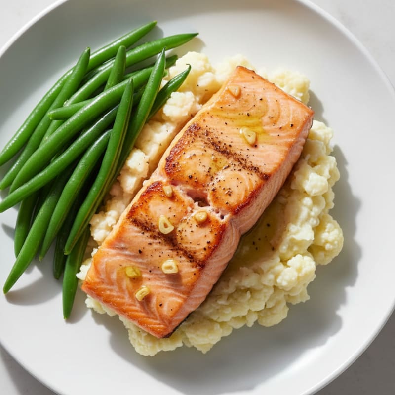 Seared Salmon Fillet with Steamed Green Beans and Garlic Mashed Cauliflower