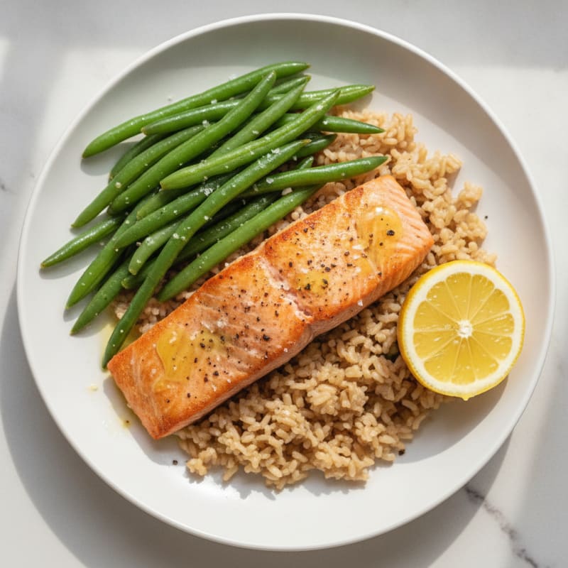 Pan-Seared Salmon with Steamed Green Beans and Brown Rice