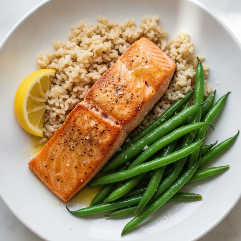 Seared Salmon Fillet with Steamed Green Beans and Brown Rice
