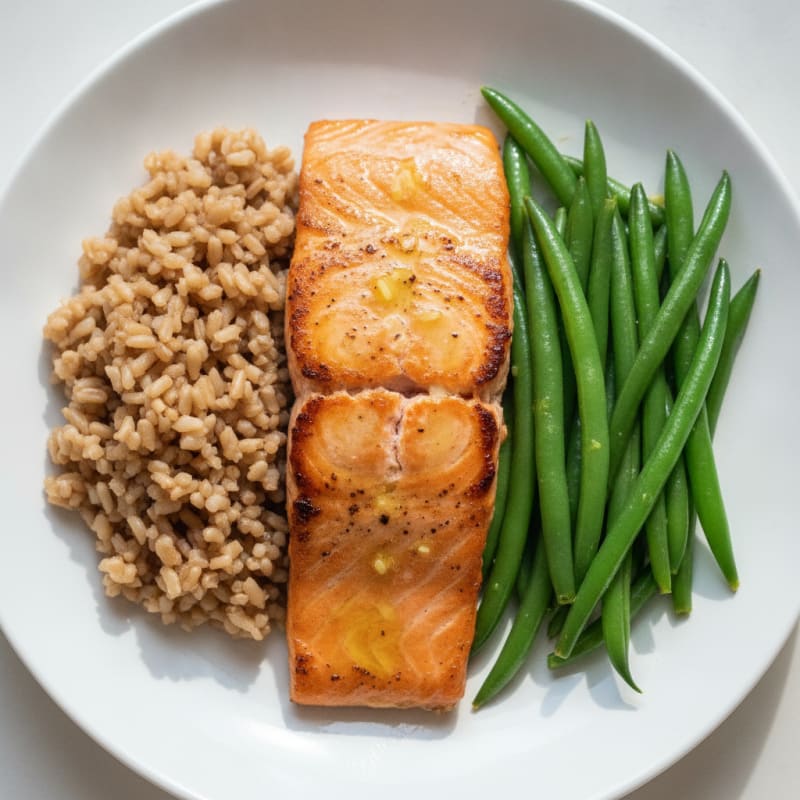 Seared Salmon Fillet with Steamed Green Beans and Brown Rice