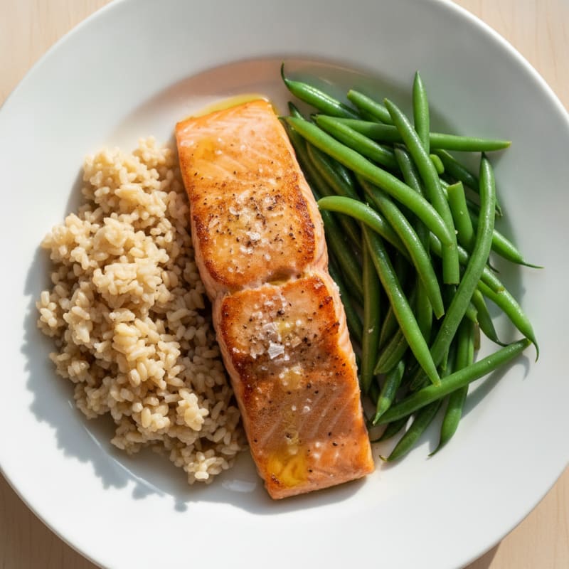 Seared Salmon Fillet with Steamed Green Beans and Brown Rice