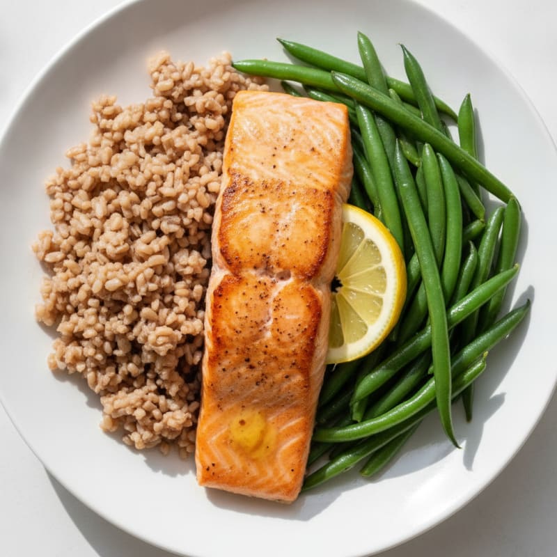 Seared Salmon Fillet with Steamed Green Beans and Brown Rice