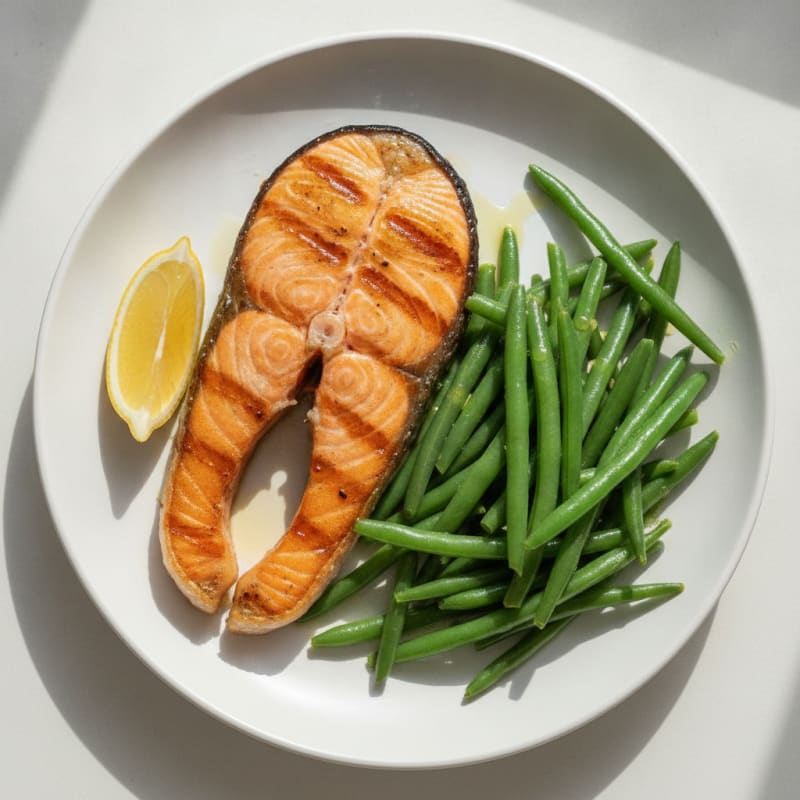 Seared Salmon Fillet with Steamed Green Beans and Lemon